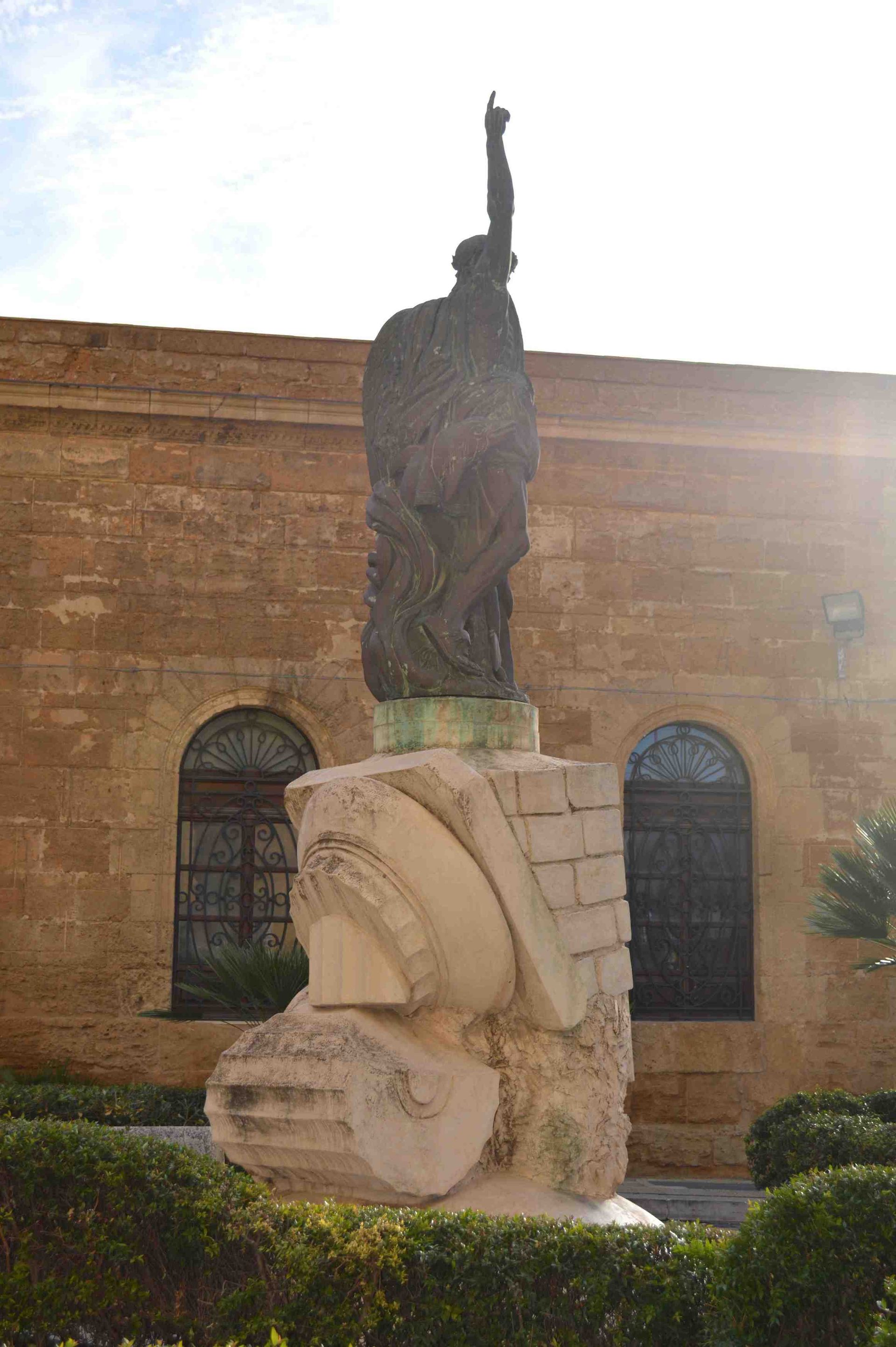 Statua%20Empedocle%2C%20Agrigento%20-%2004.jpeg
